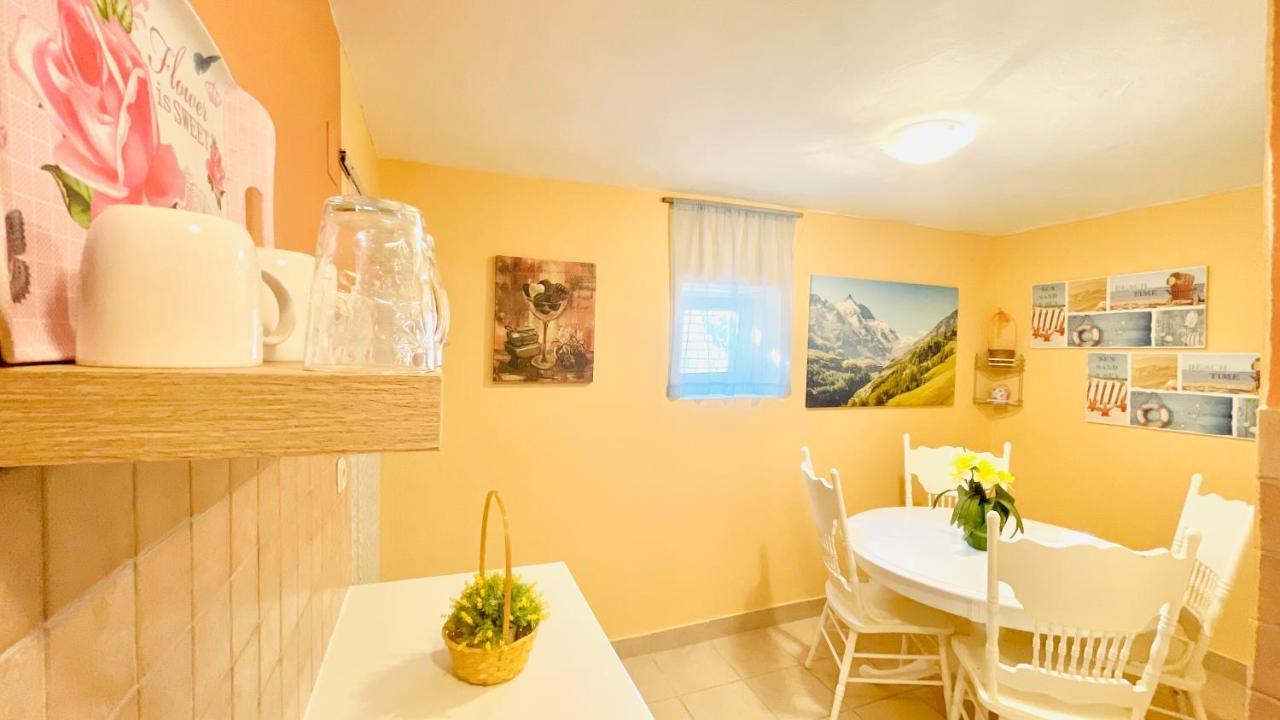 Colorful And Happy Apartment Sukosan - With Parking Exterior photo