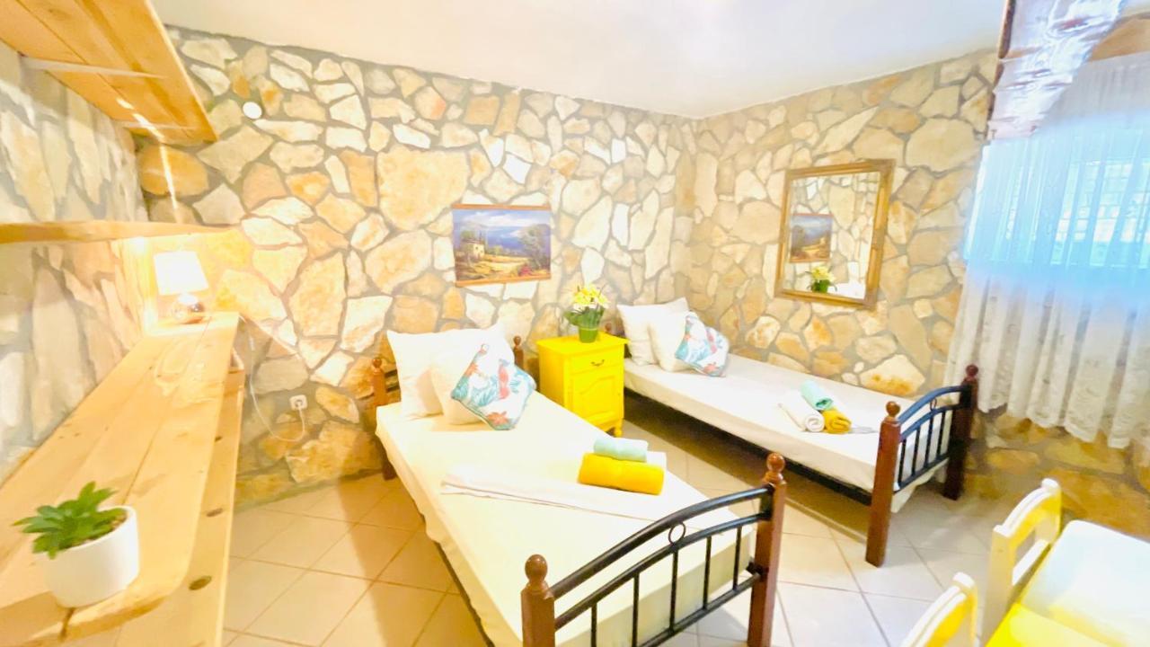 Colorful And Happy Apartment Sukosan - With Parking Exterior photo
